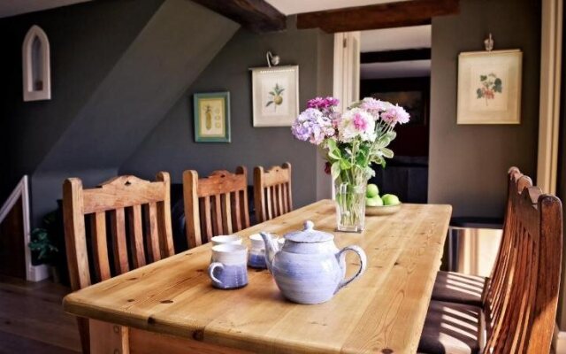 Queen Anne's Stable