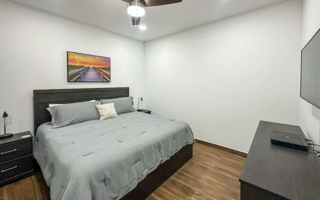 Steps to Sandy Beach Pool Renovated 2BR Condo