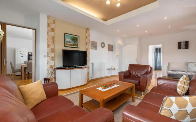 Apartment Zbandaj V
