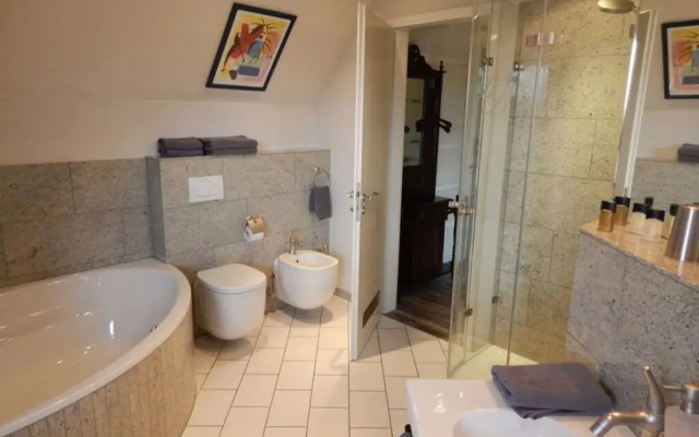 16 Bohler Brise Modern Retreat