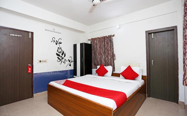 OYO Flagship 4102 GURU KRIPA