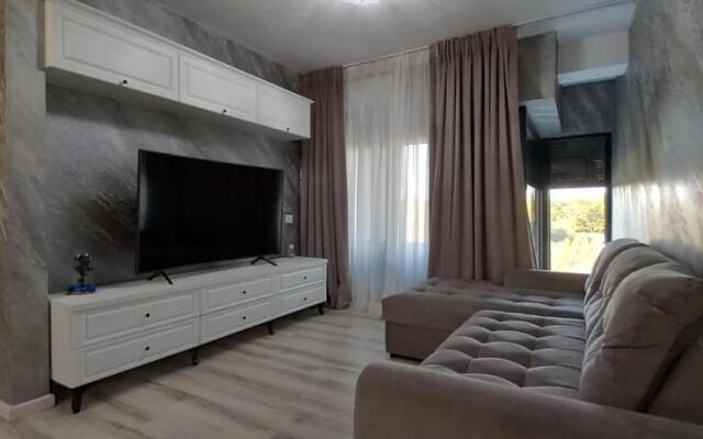 North Pipera apartment w parking & self check in