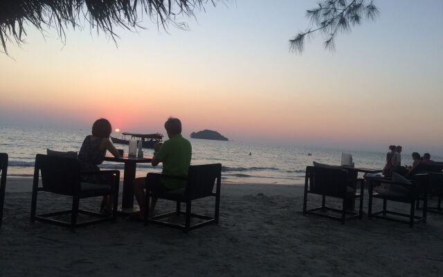 Mary Beach Hotel and Resort