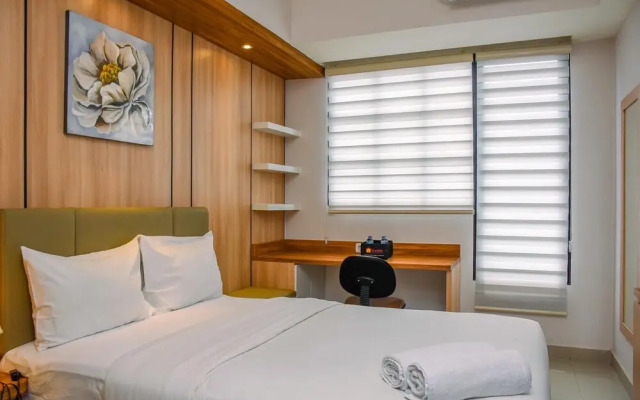 Nice And Cozy Studio At Evenciio Apartment