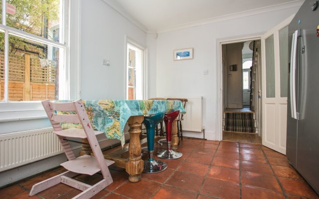 Spacious 3 Bedroom House In Dulwich