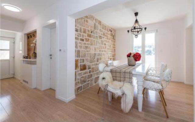 Four-Bedroom Holiday Home in Milna