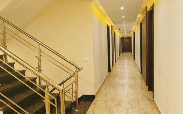 Hotel Diamond Creek ,Near Railway Station