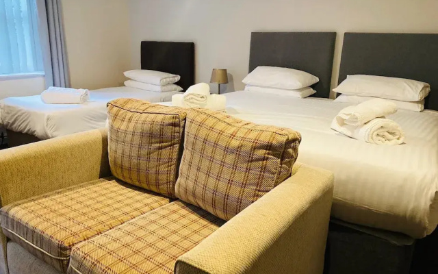 The Oaks Hotel