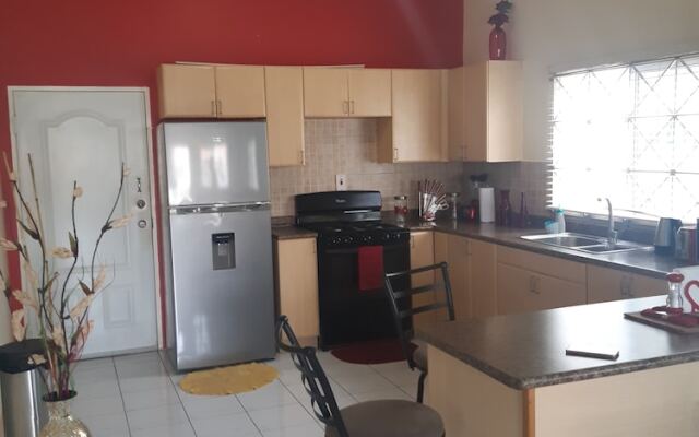 Delux Caribbean Estate Guest Apartment