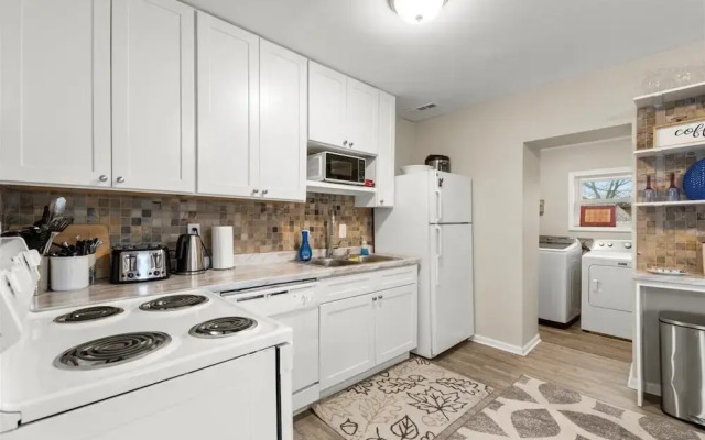 1087 Windsor