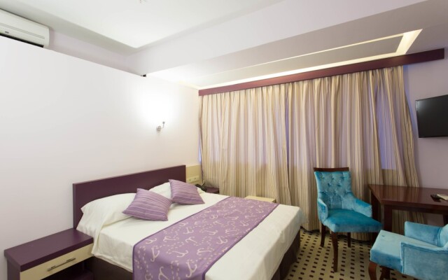 Izan Hotel