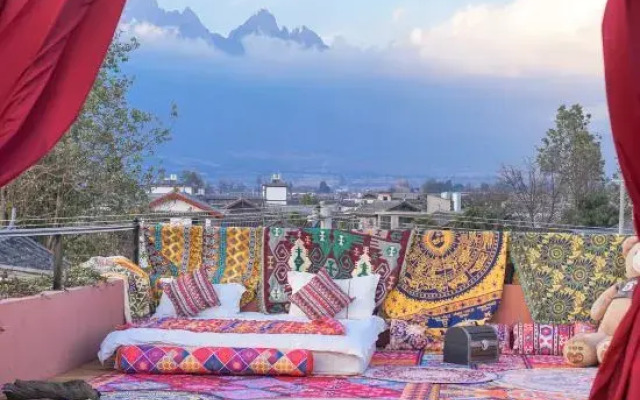 Lijiang Slow Bus Wild Luxury Mountain View B&B