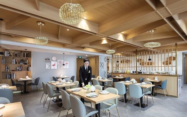 Vienna International Hotel (Nanjing South Railway Station South Square)