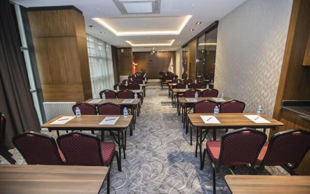 Honour Hotel
