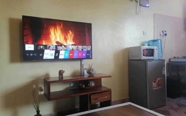 Lux Suites Trm drive Studio Apartments