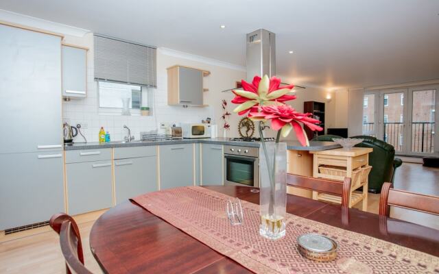 2 Bedroom Balcony Apartment In Putney