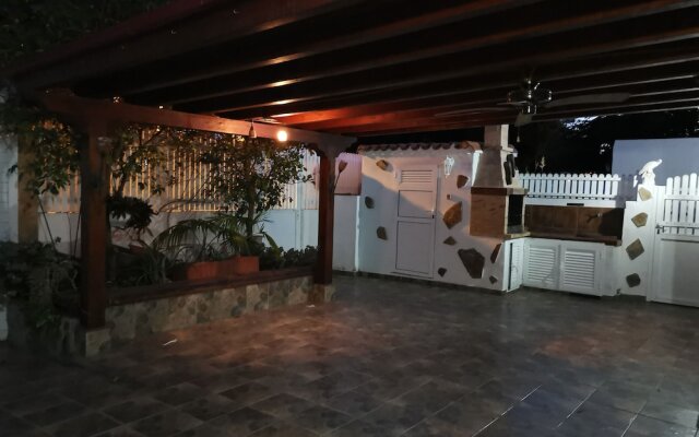 Susana's Bungalow Wifi Free and Pool