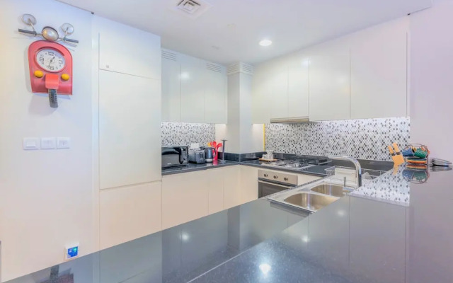 Luxurious 2B With Burj Views in Business Bay