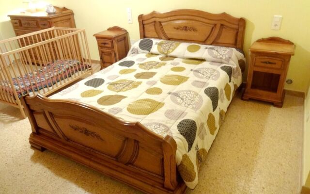 House With 5 Bedrooms in Robiac-rochessadoule, With Enclosed Garden