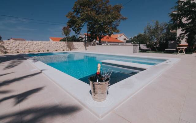 Pool Apartments Galeb