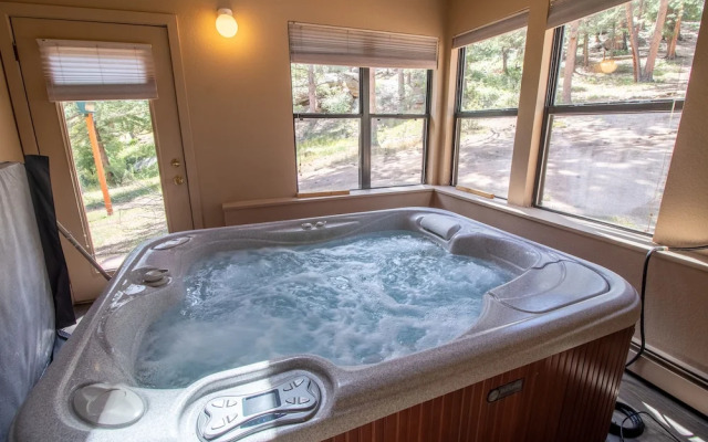 Castle Mountain Lodge