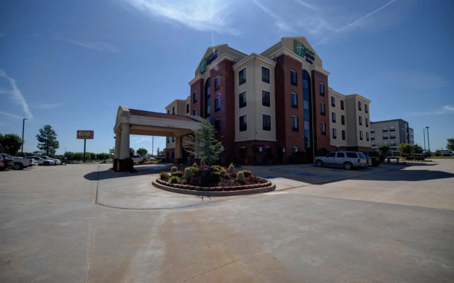Holiday Inn Express & Suites Yukon by IHG