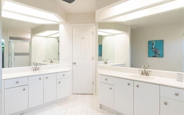 300 Edgewater Ct 3 Bedroom Home by Redawning