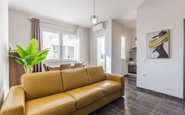 The Seabreeze Apartment 1BR in Gjiri i Lal zit