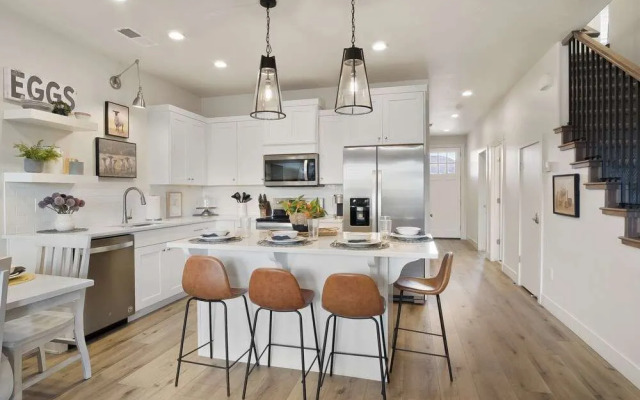 Magnolia Pool, Hot Tub, and Pickleball!