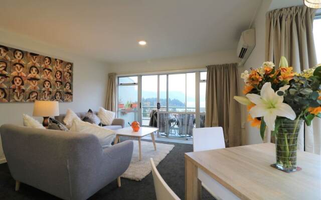 Central City Apartment, Parking, Bay Views