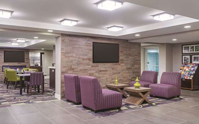 La Quinta Inn & Suites by Wyndham Baltimore BWI Airport