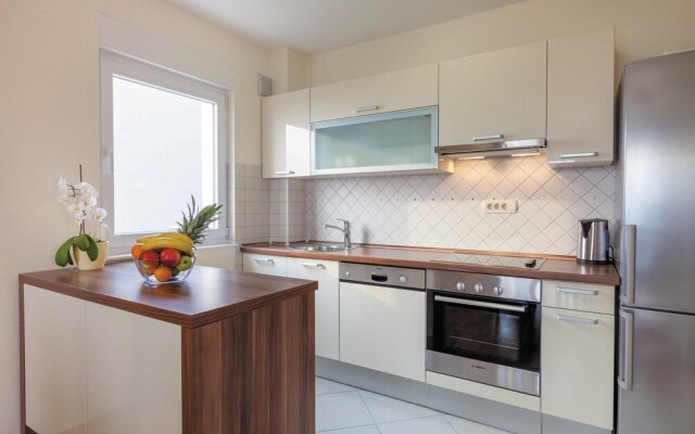 Beautiful Home in Makarska With Wifi and 7 Bedrooms