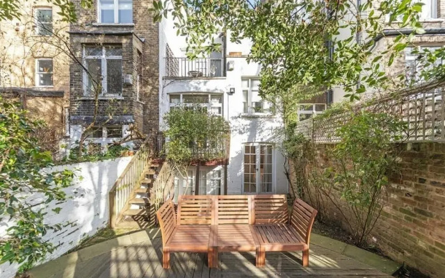Spacious 3B House in South Kensington