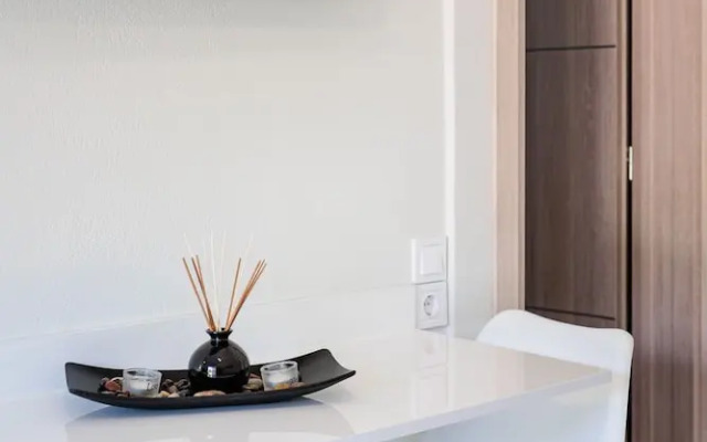 Seaview and Sunsets - Beachside Retreats