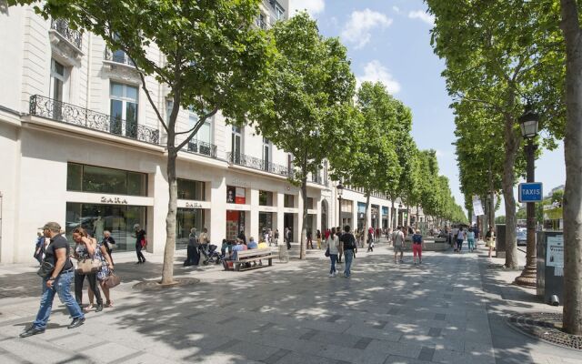 Champs Elysées - Lincoln Appartements