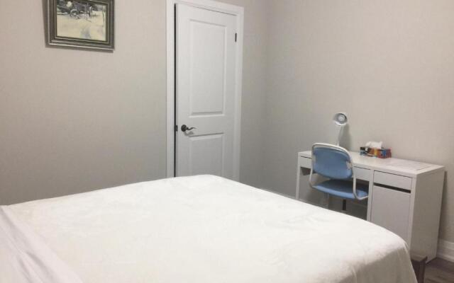 Charming, Comfortable Apartment in Pickering