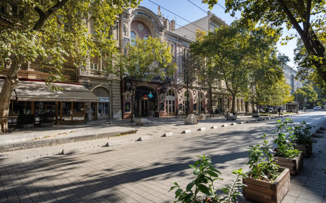 Premium Art Deco Apartment at Broadway // 4BDR & 3BR
