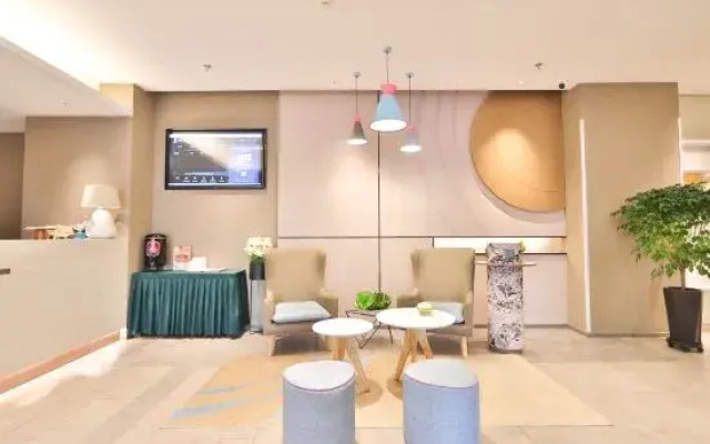 Homeinn Hotel (Changchun Quan'an Square Airport Bus Station)