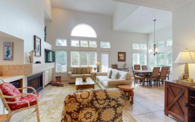 7609 Huntington Villas