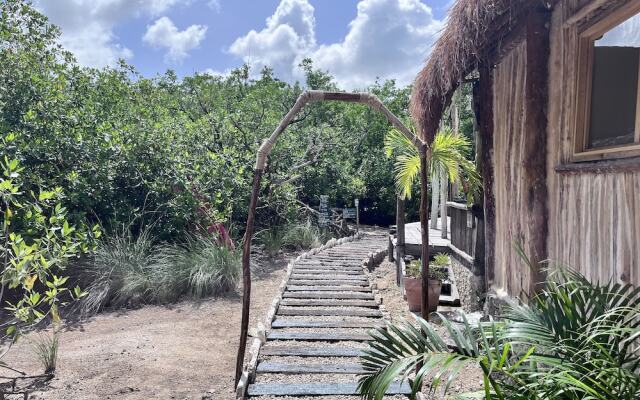 Yaxchen Tulum Cabañas & Cenote