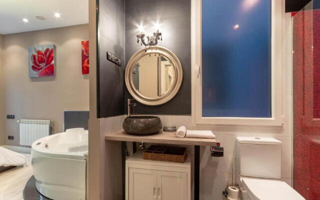 BILBAO VOLANTIN II with jacuzzi by Aston Rentals