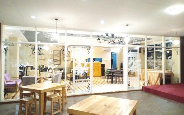 玛琅达勒姆阿梗高级宾馆(Dalem Ageng Premium Guest House Malang)