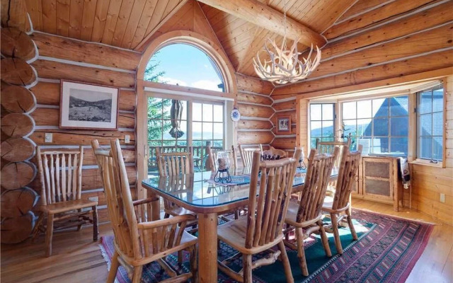 Links and Logs Chalet