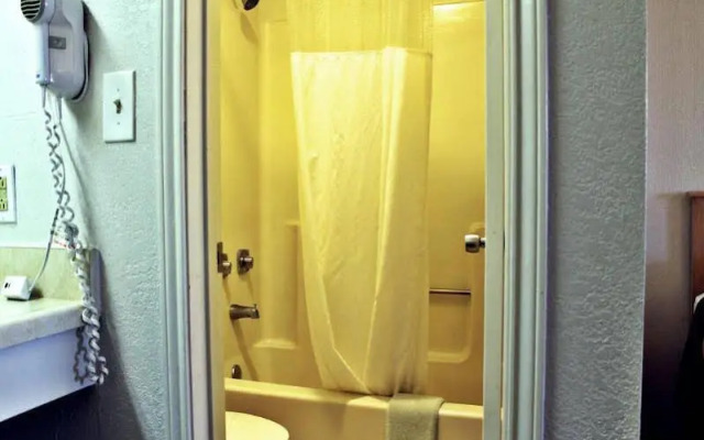 Super 8 by Wyndham Fredericksburg