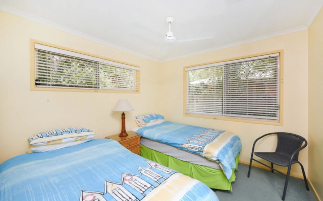 Sunbright 2/5 Petrel Street