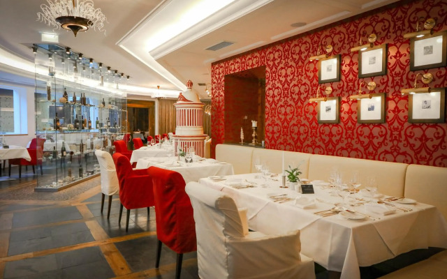 Hotel Alpine Palace