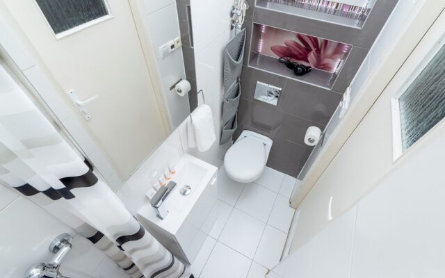 Studio Cracow Boguslawskiego by Renters