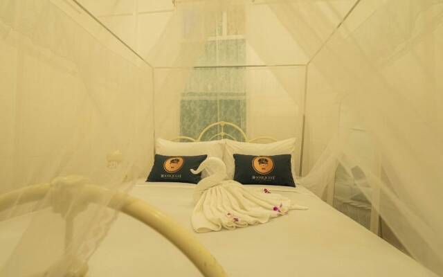 RoomQuest Baan Khun Phra The Iconic