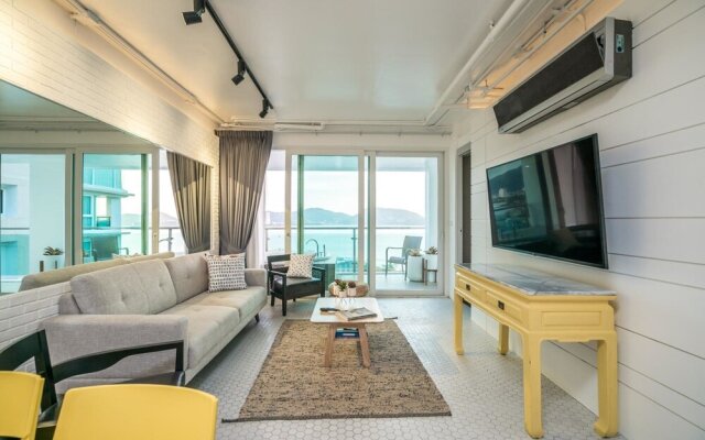 Baycliff - Seaview 2 Bedroom apt With Jacuzzi Pool and Kitchen in Patong