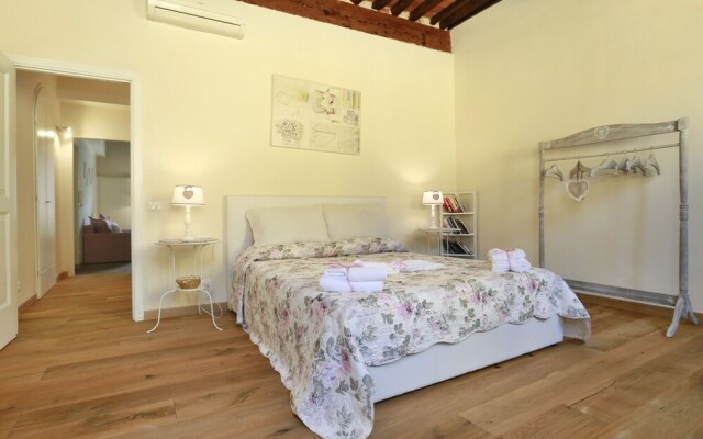 Vacation in Lucca Superior Apartments